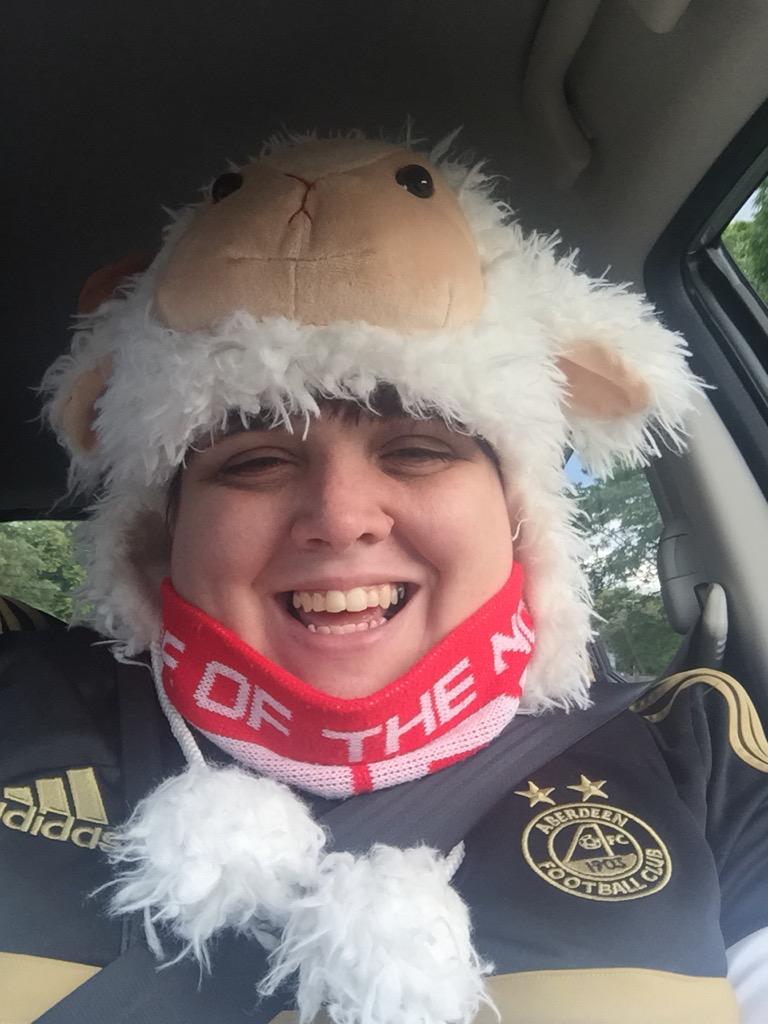 ScottishSuzee's tweet image. @ally_begg @AberdeenFC on my way to pittodrie #sheepselfie #COYR