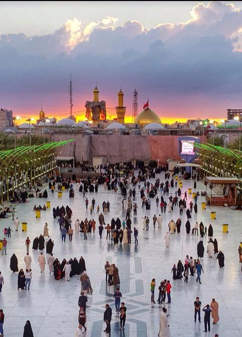 يازائري بقعة أطفالهم ذبحت فيها
خذوا تربها كحلاً إلى البصـر

وا لهفتآ لبنات الطهر حين رنـت
إلى مصارع قتلاهن والحفــر