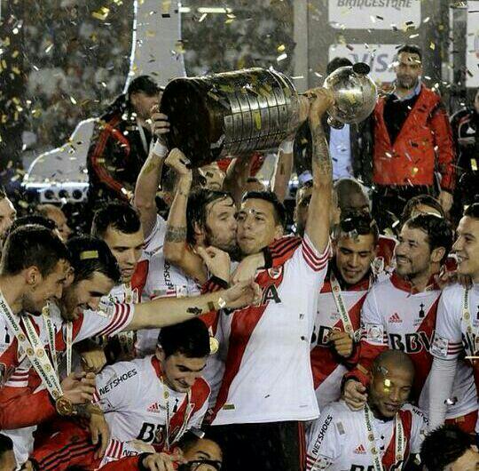 fedepiri_'s tweet photo. Siento un cariño especial por Vangioni y debe ser porque tiene unos huevos enormes y porque es campeón de América. http://t.co/yNCYCQeOWz