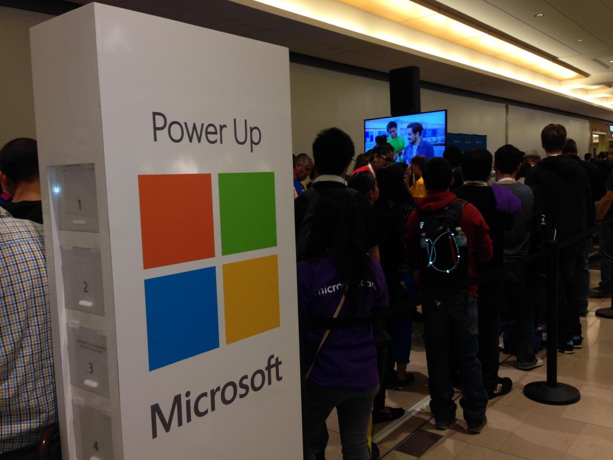 gillianshaw's tweet photo. It's beginning to look a little like an Apple event w/100s lined up for YVR Microsoft store opening. #MicrosoftBC http://t.co/LPTyFsSgIm
