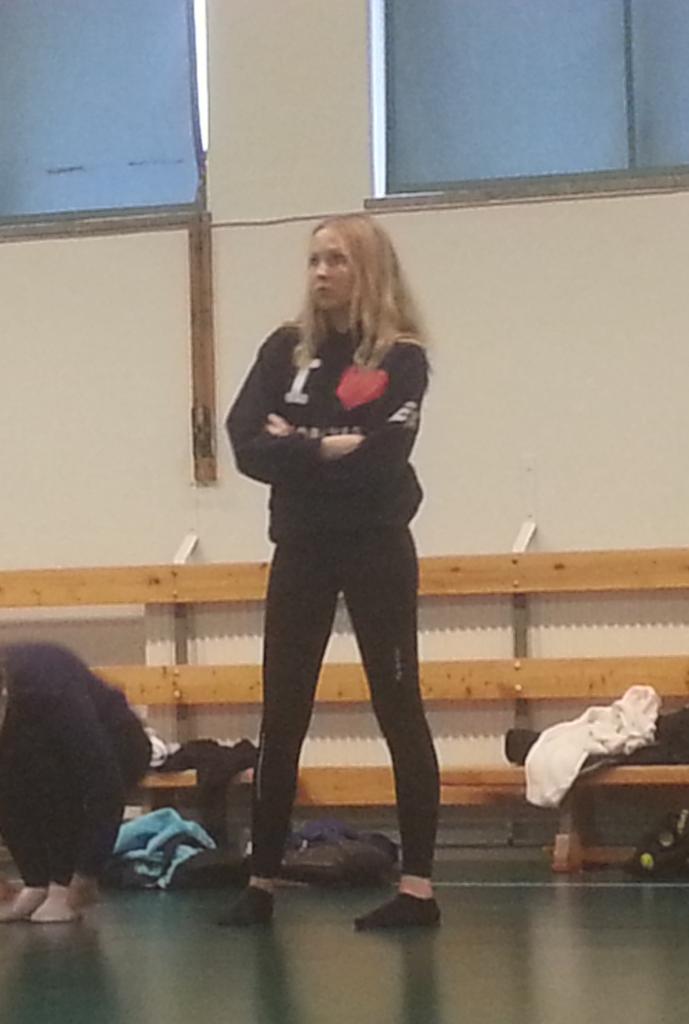 matildaleeek's tweet photo. Graattiis @EmmeliNyblom Välkommen till 18års klubben http://t.co/r4FoN8IwnV
