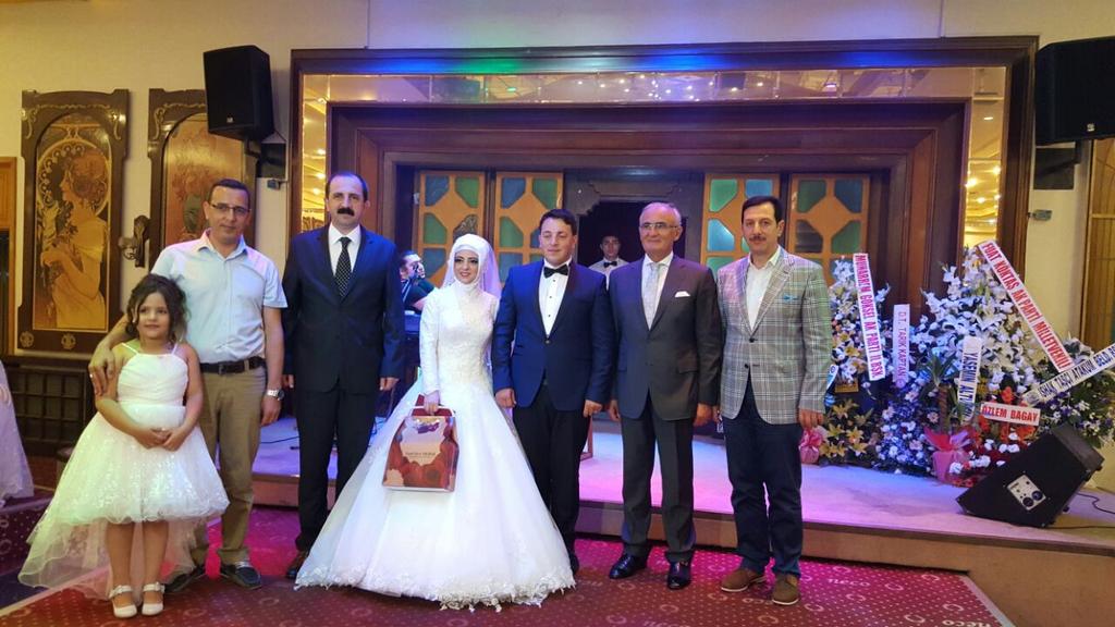 erdogantok55's tweet photo. AK Parti İl Başkanlığı Sekreteri Seda Baylan &amp; Gökhan Giresunlu çiftine bir ömür boyu mutluluklar diliyorum. http://t.co/Qq4zQAMvC9