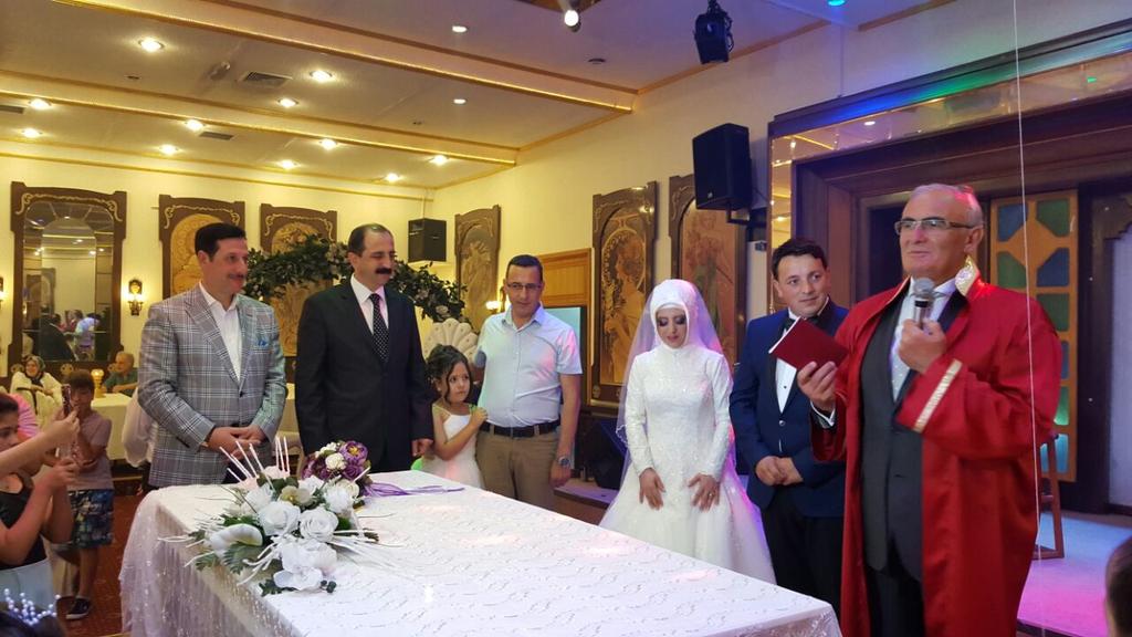 erdogantok55's tweet photo. AK Parti İl Başkanlığı Sekreteri Seda Baylan &amp; Gökhan Giresunlu çiftine bir ömür boyu mutluluklar diliyorum. http://t.co/Qq4zQAMvC9