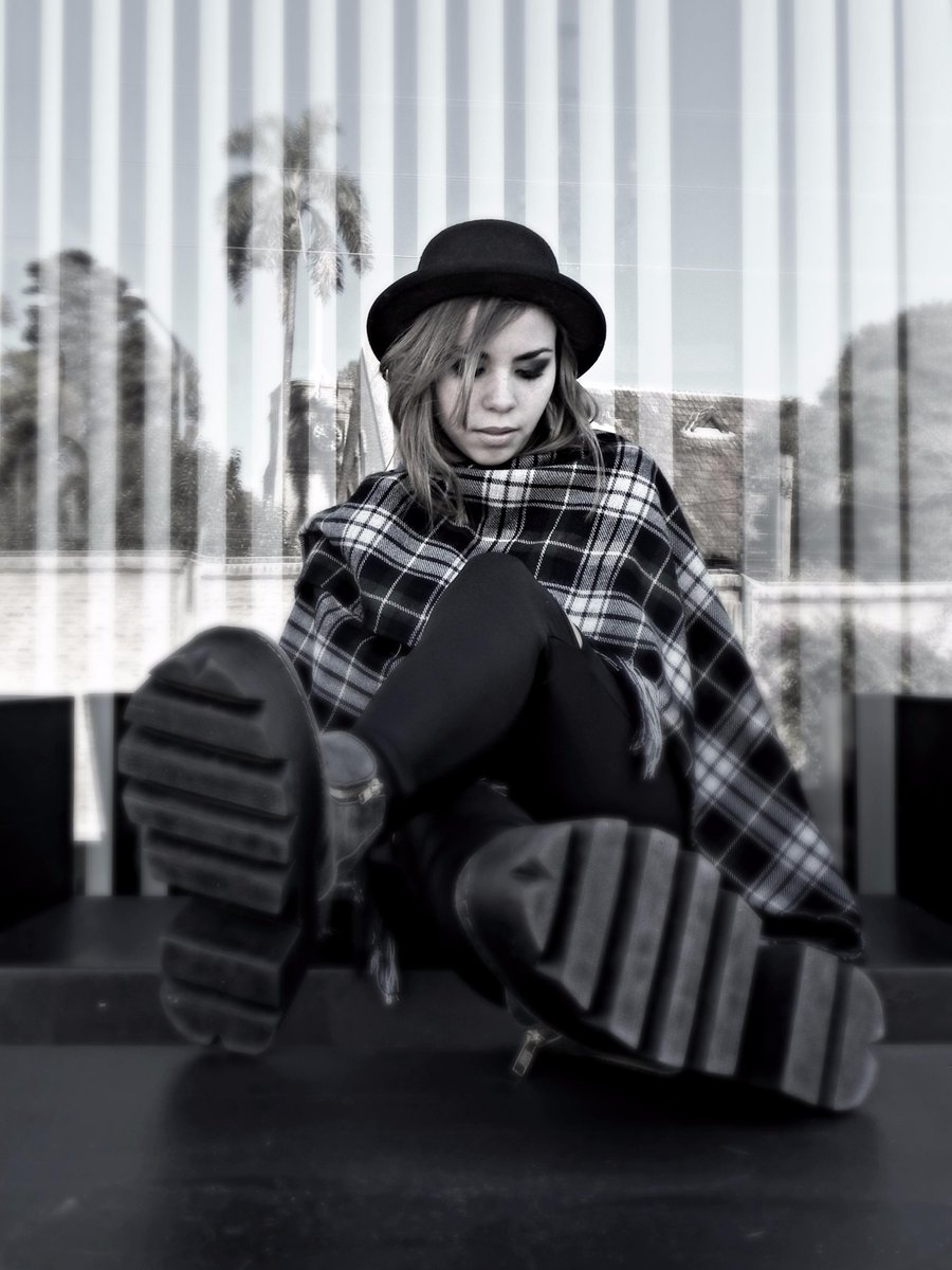 mariaburyeile's tweet photo. PH. María Victoria Buryeile 
Maquillaje y peinado: @majopereiro http://t.co/5sYJkfeDds