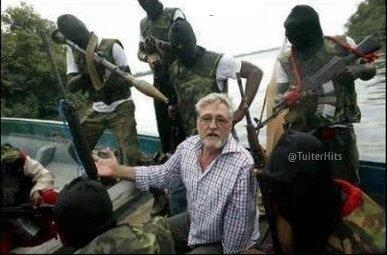 TuiterHits's tweet photo. A ver, decirle al gilipollas ese del bazoka que como dispare, no solo me mata a mí... http://t.co/dNkzkIyYxj