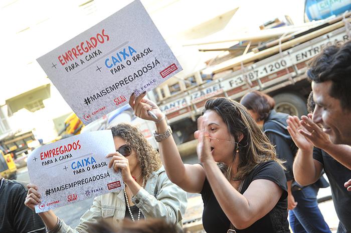 maluaguerra's tweet photo. #maisempregadosja #chamacaixaaprovados2014 @sigaFenae @Caixa @ImprensaCAIXA MAIS DE 30 MIL APROVADOS NÃO CONTRATADOS http://t.co/s11I5lfYdI