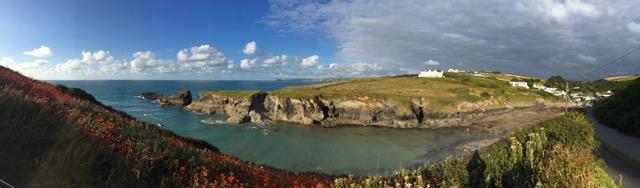 ILoveCornwallUK's tweet photo. #livefromCornwall The beautiful Port Gaverne this evening near #PortIsaac Credit @MalcolmBellVC #loveCornwall http://t.co/RzY8NmEWiD