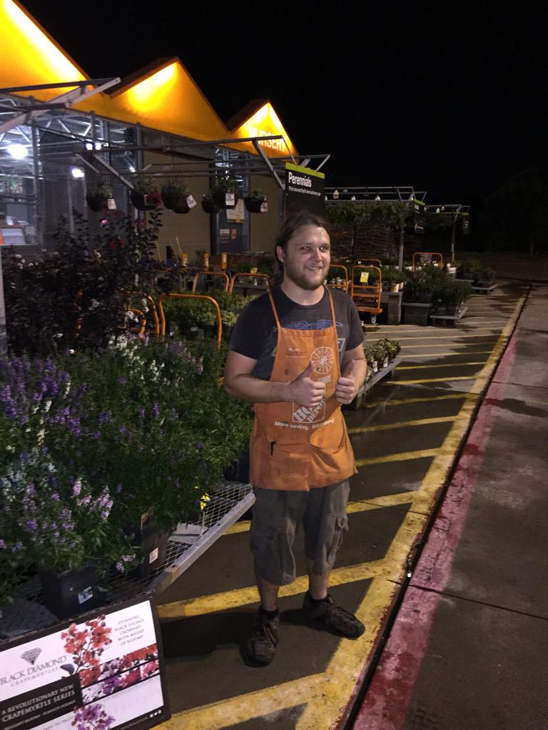 sapp_kyle's tweet photo. 👏👏👏Garrot str8⃣ened the front apron tables and pressure washed all the dirt. Cleaning for a new half. WAY TO GO❗️❗️ http://t.co/SbK8ExcdWp