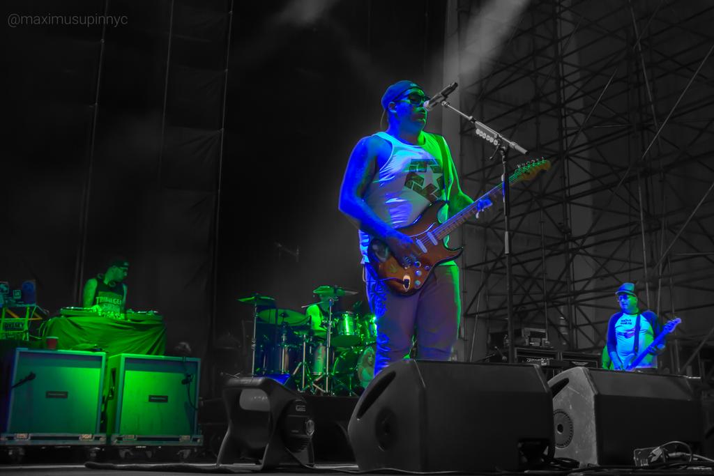 maximusupinNYc's tweet photo. A shot I took from last night's concert at JBL Live at Pier 97 - Sublime with Rome. Edited by my good friend @tsandyy http://t.co/nOLY0dNtMB