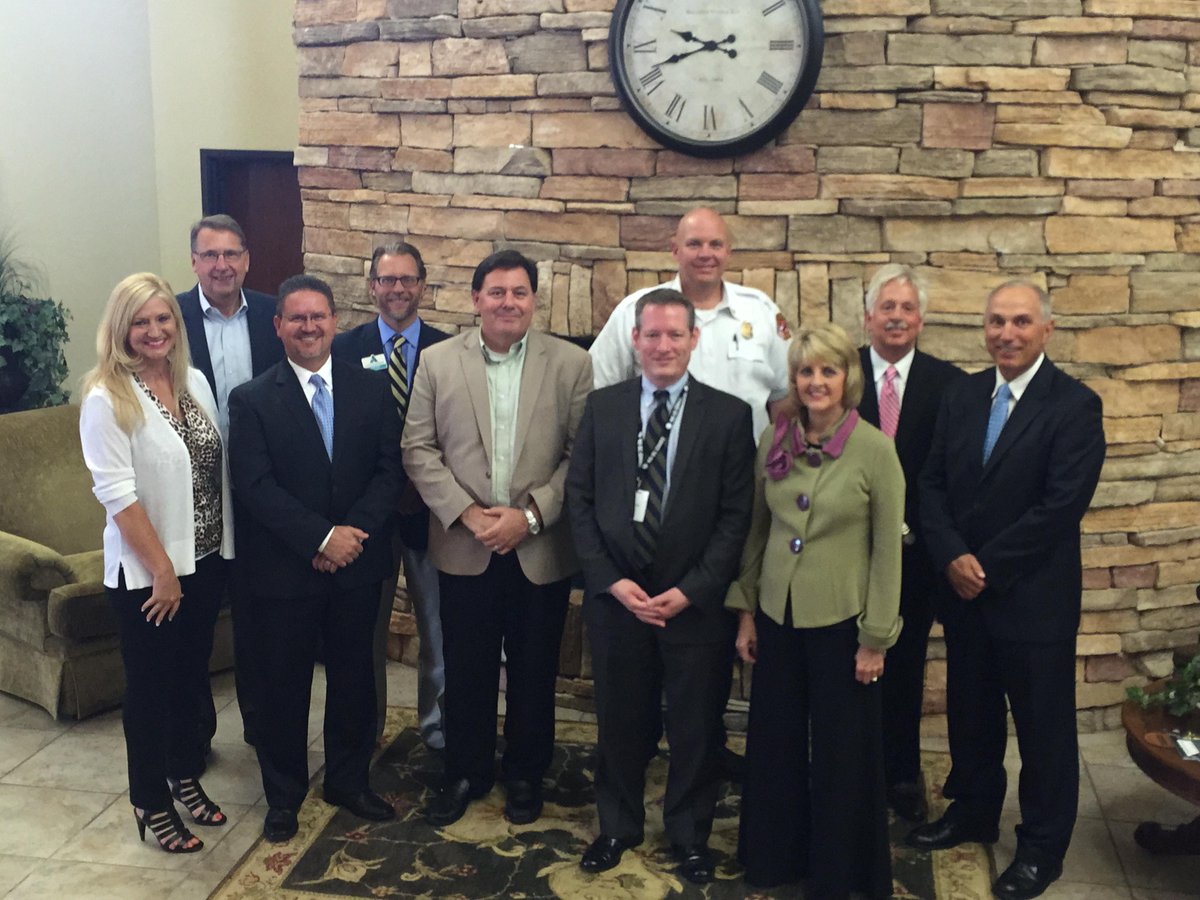 middelnews's tweet photo. A special thank you to the @MWCChamber for hosting a community briefing with @middelsupt! #OklaEd #midwestcityproud http://t.co/QO01iZCYWj