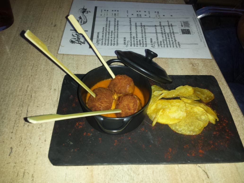 fmonriv's tweet photo. Cena espectacular en "Puerta20" #Aracena @VaneCanton ❤ http://t.co/QJt2oBDHwJ