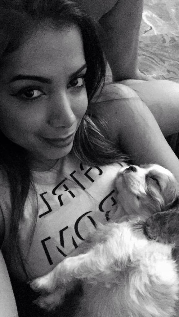 AnittaPrivate's tweet photo. Follows me everywhere 😻🐶💕❤️ http://t.co/eFMTNTbBZq