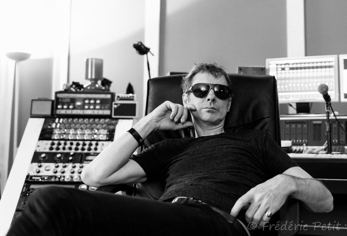 Le Boss.
Jeff Hallam au studio <a href="/music_unit/">MUSIC UNIT</a>
Dernier jour
nouvel opus <a href="/3minutessurmer/">3 minutes sur mer</a>