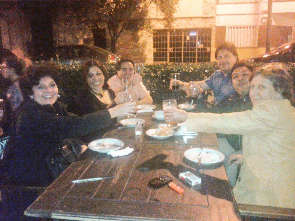 AnaUmpi's tweet photo. El Frente Gremial trabajando por el gremio #japiauer http://t.co/ypJpoxhdSW