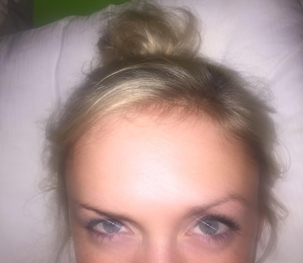 grimweezy's tweet image. I tried taking those "eyebrow on fleek ft. bun" photos but instead I got glossy sparkles in my eyes #sortacool