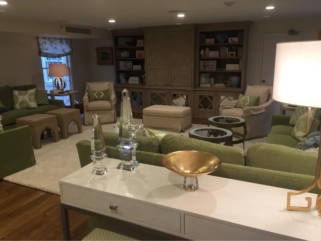KDolemiss's tweet photo. The new "Green Couch" room at the KD house looks amazing! 😍 http://t.co/OjSfQrE8fL