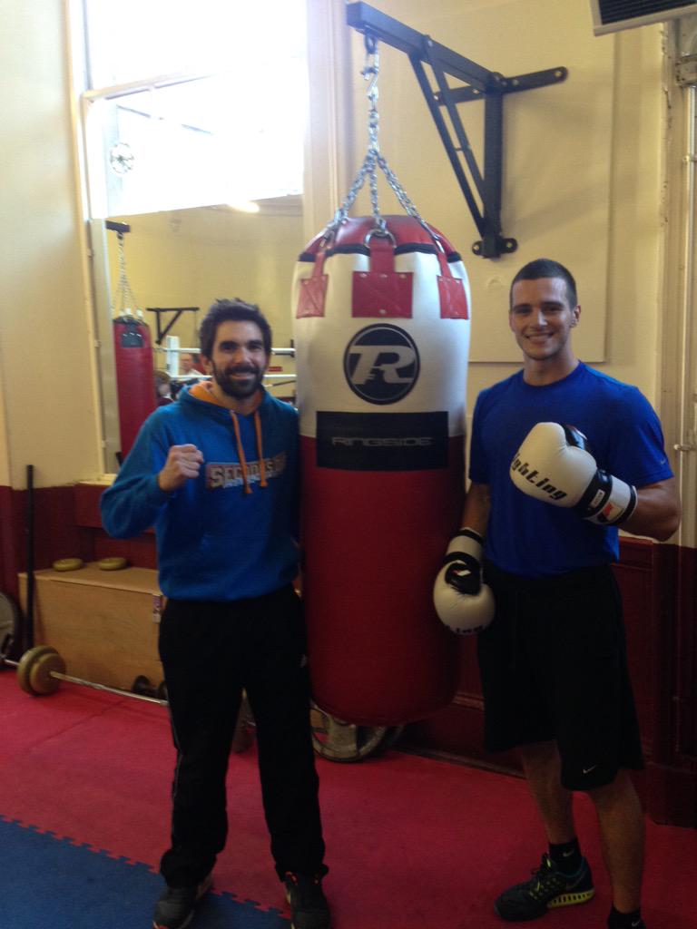 secondsout_'s tweet photo. Great watching top boxer @Welsh_Ross  on the @ringsideonline bags we put into Scotlands oldest boxing club Leith Vic👌 http://t.co/5OYNytHYnU