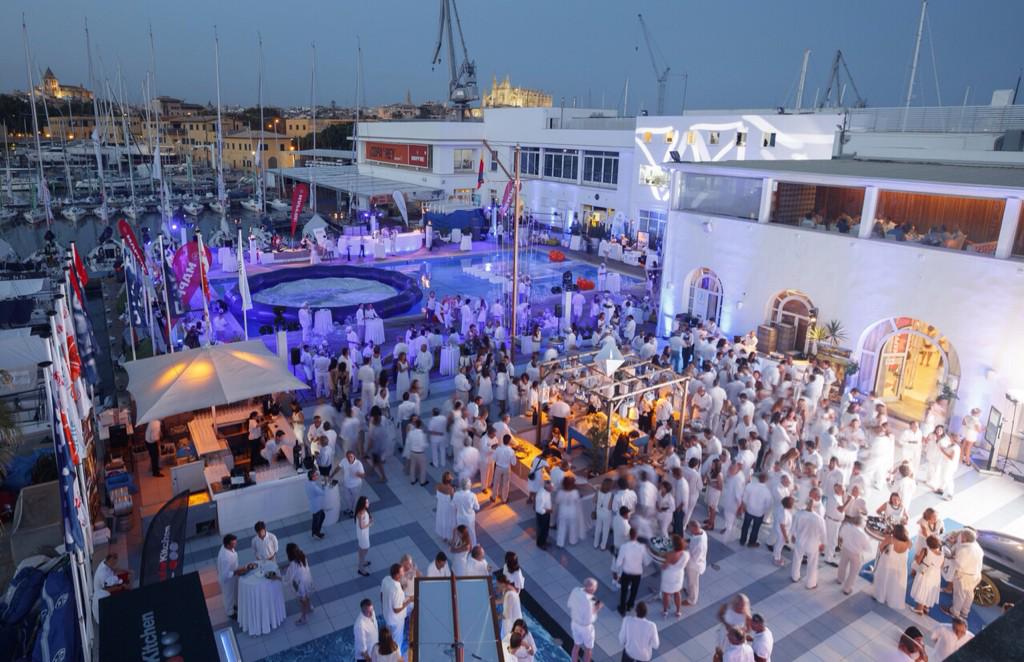 CopaReyMAPFRE's tweet photo. Impresionante lo bonito q esta el @RCNPalma para la fiesta #copadelreyMAFRE de Armadores http://t.co/5dDyvFCAXq