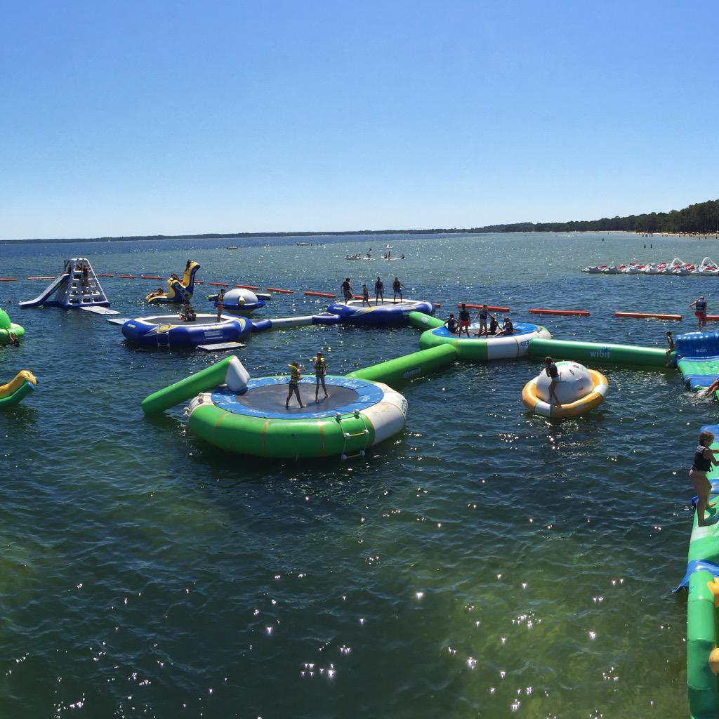 AquaParkBisca's tweet photo. Les nouveaux trampolines de 7m de diamètre sont enfin arrivés à l'AquaPark #Biscarrosse #PortMaguide #Bisca http://t.co/7kqOY6p1cz