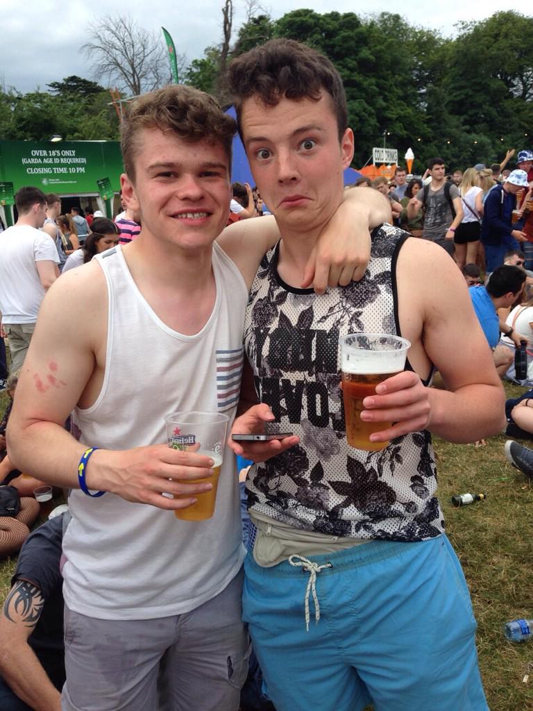 MattQ27's tweet photo. @decomurphy aviciii 3rd July take me Back boysh #fannypack #marlaypark #loosener #loot #diloot http://t.co/YmIEkmSzLF