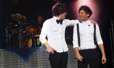H4RRYP4SIVA's tweet photo. "Ellos se miraban como si fueran los unicos en este mundo" #WeSupportYouLarry http://t.co/awKa9QMWvT