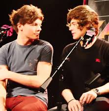 H4RRYP4SIVA's tweet photo. "Ellos se miraban como si fueran los unicos en este mundo" #WeSupportYouLarry http://t.co/awKa9QMWvT