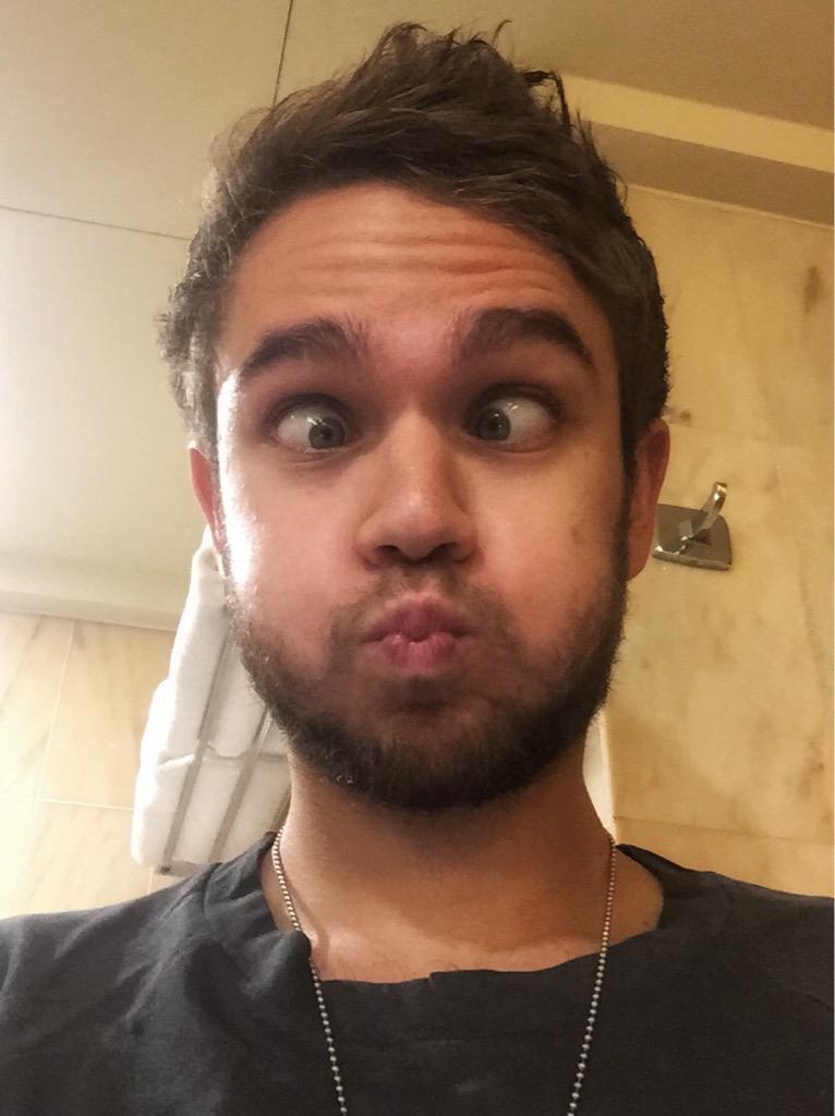 Zedd's tweet image. Got a new passport photo.