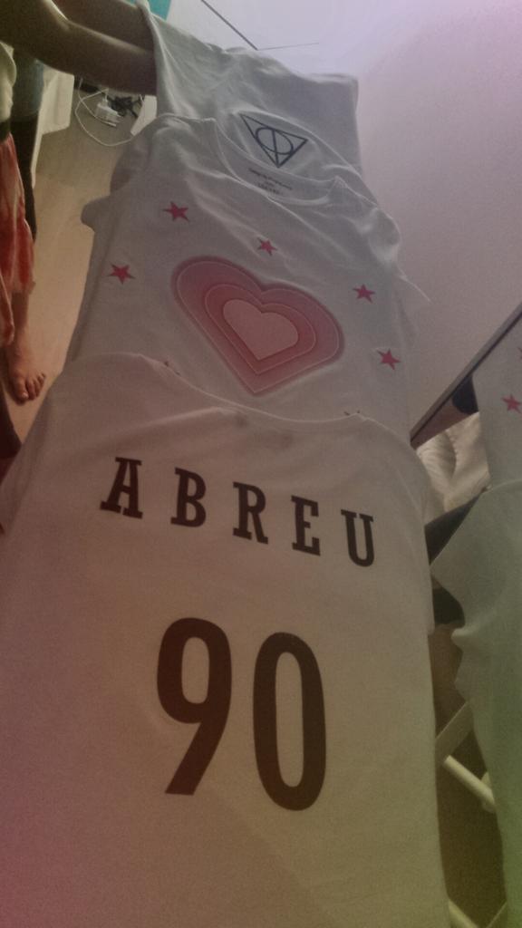 SamiUski's tweet photo. Tyttöjen paidat valmiit kohtaamisiin. Keikkoja etsitään kun Potter-maraton saatu loppuun. @AAbreuofficial  #AnnaAbreu http://t.co/Qo5Jt0fmDg
