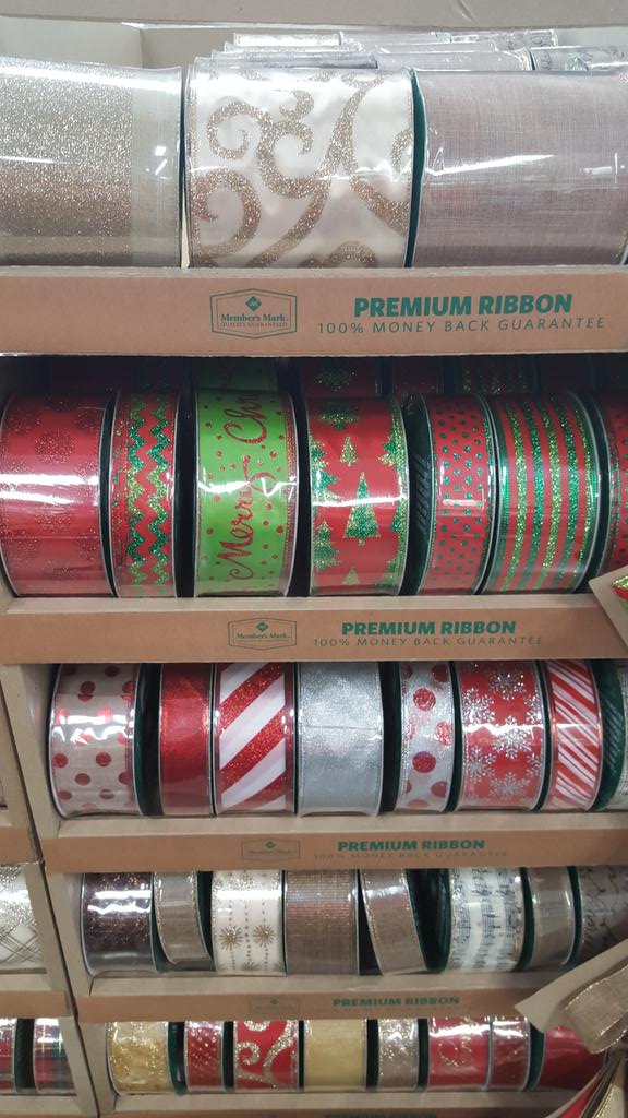 KPcomedian's tweet photo. Hey Sam's Club, settle down.  It's August.  #samsclub  #toosoonforthis http://t.co/YkiYgNXhXW