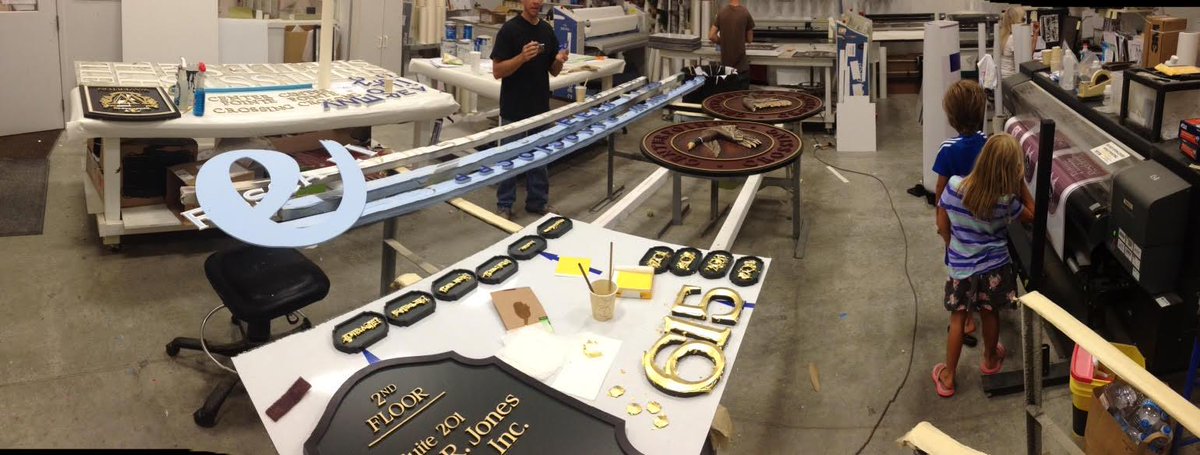 CarouselSigns tweet media