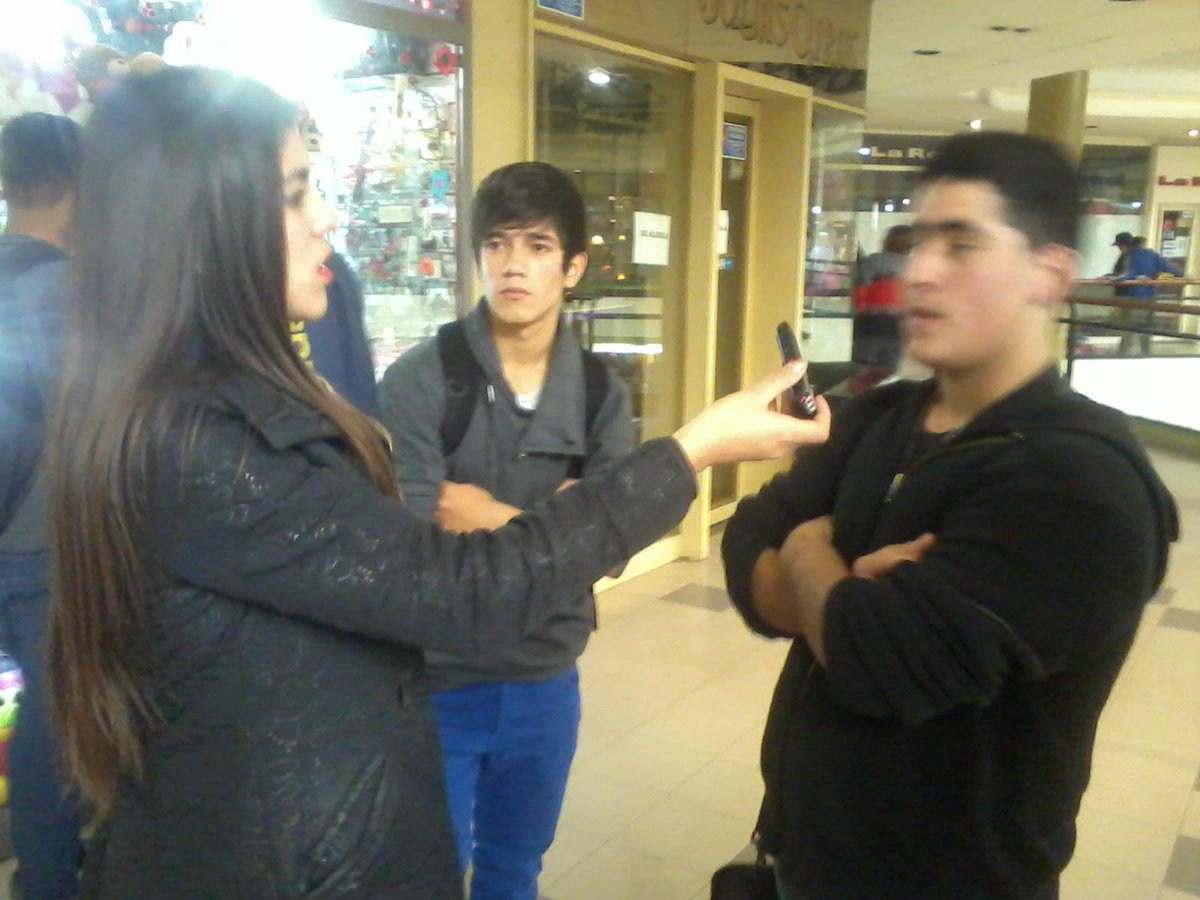 Fm1069Impacto's tweet photo. Estos son algunos de los encuestados de la producción de impacto urbano... http://t.co/wG2Xu8ejUU