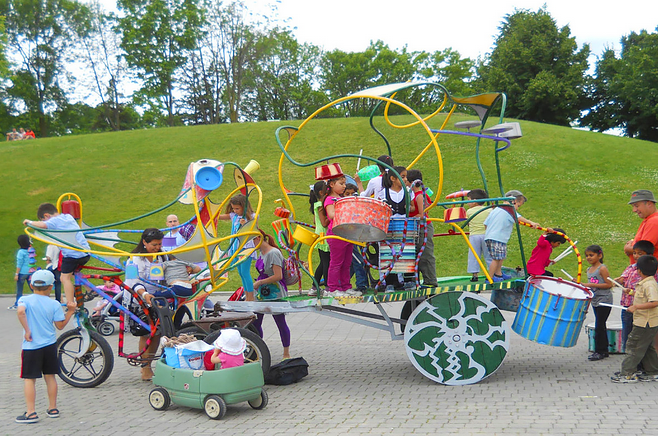 BronteBIA's tweet photo. The Musical Bike Ride will be in #Bronte tonight from 6-10. Bring your whole family down to #TheLakeWalk http://t.co/Mb0e5ZivPm