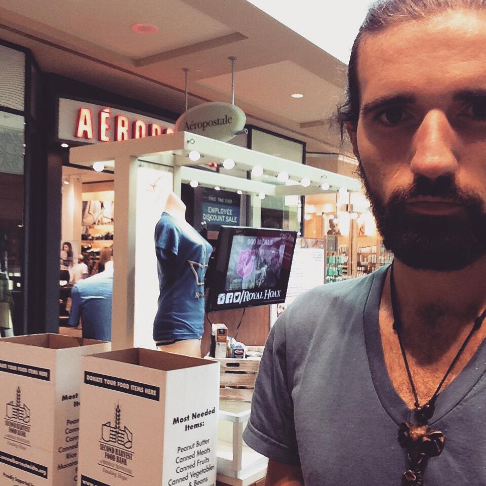RoyalHoax's tweet photo. Back to the grind... Come say hi! #rock4hunger #thestruggleisreal http://t.co/DtXpnDvRXw