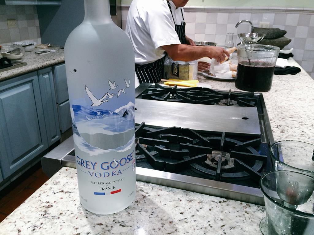 SnobMx's tweet photo. Al igual que @GreyGooseMX, en #LeMexique aprendimos a hacer pan de forma tradicional con base de trigo. http://t.co/BIx6dXWM8k