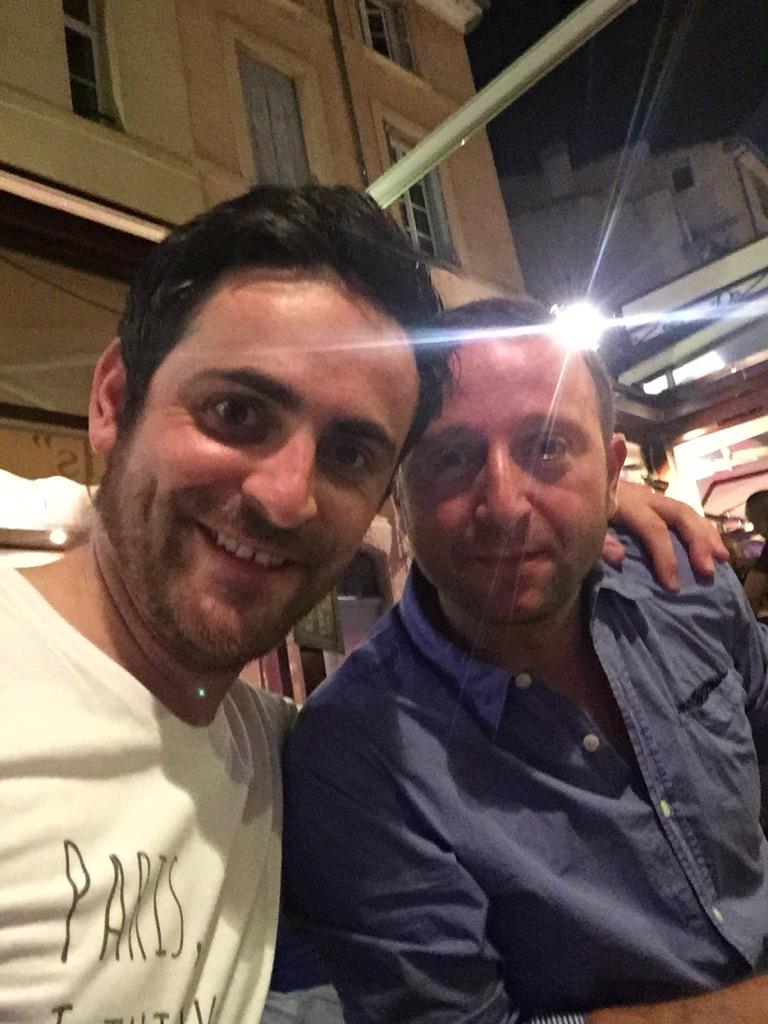 CamilleCombal's tweet photo. Soiree sudiste avec mon frérot en amicalité 2000!!!
Trouvez lui son sosie les copains! http://t.co/TQzgm1GdPD