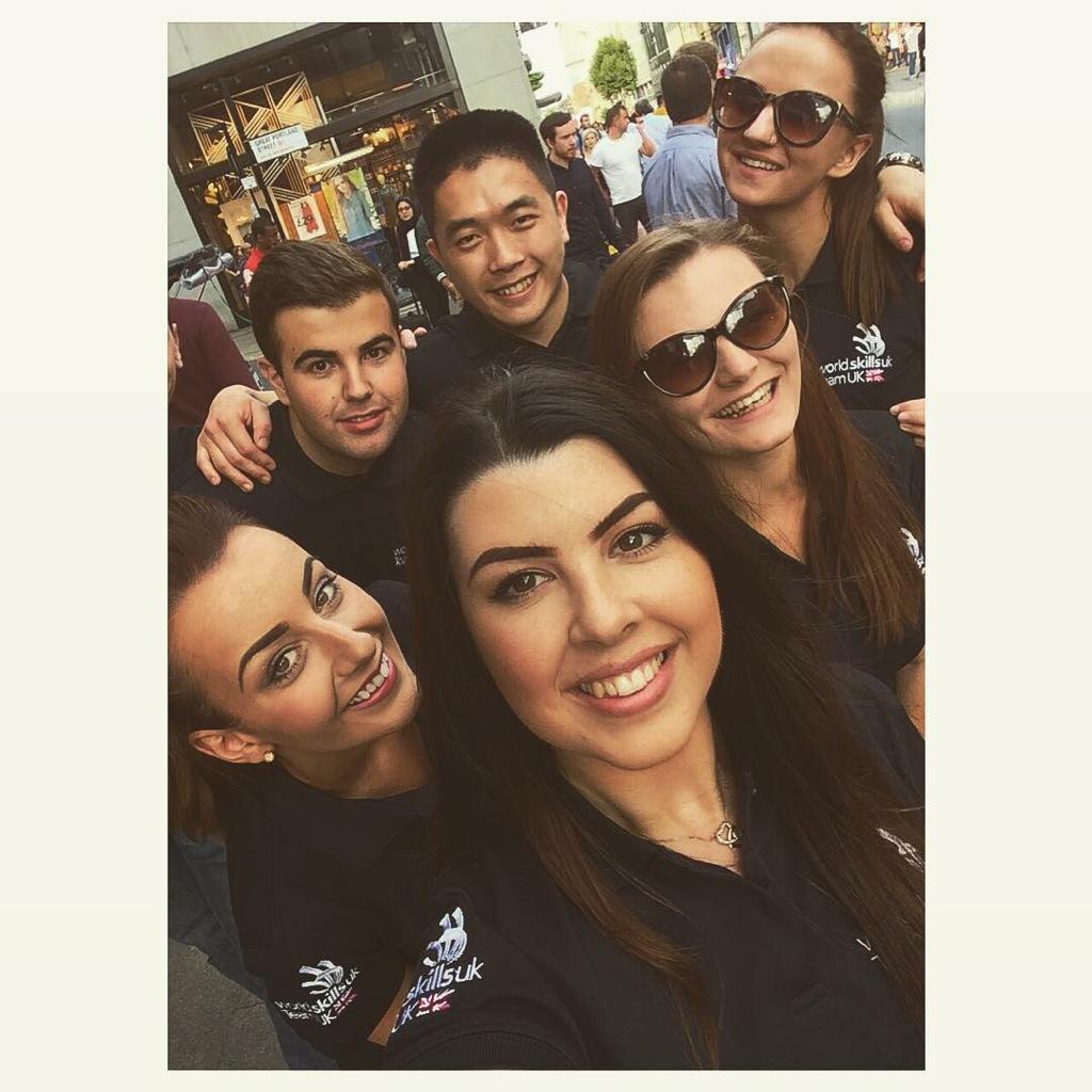 LeniConstantina's tweet photo. #GoWSTeamUK  shopping with the squad 🇬🇧🇬🇧🇬🇧 http://t.co/9DAxD2lSmP
