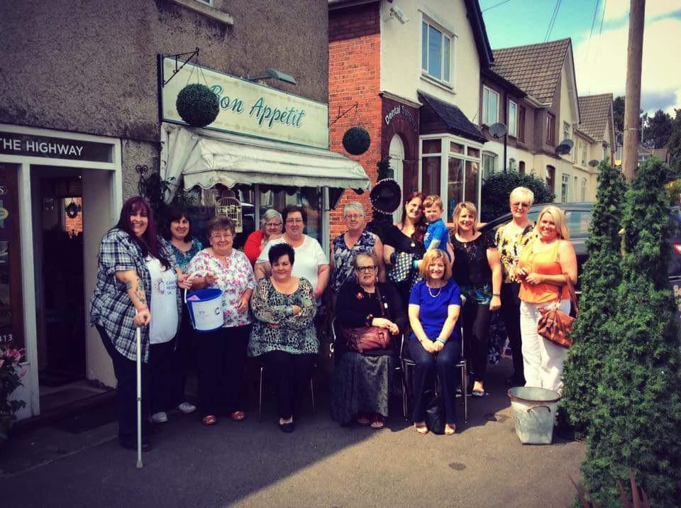 bon_ks's tweet photo. Charity event at at bon appetit :) @MrPeterAndre http://t.co/OqYkOXiEaD