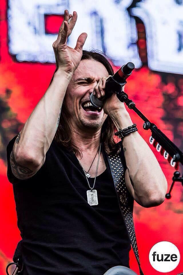 Good morning!😊Happy Friday everyone! Stunning shot of <a href="/MylesKennedy/">Myles Kennedy</a>! 📷©Fuze おはようございます! #マイルズケネディ のフォトです!今日も良い一日を!😃