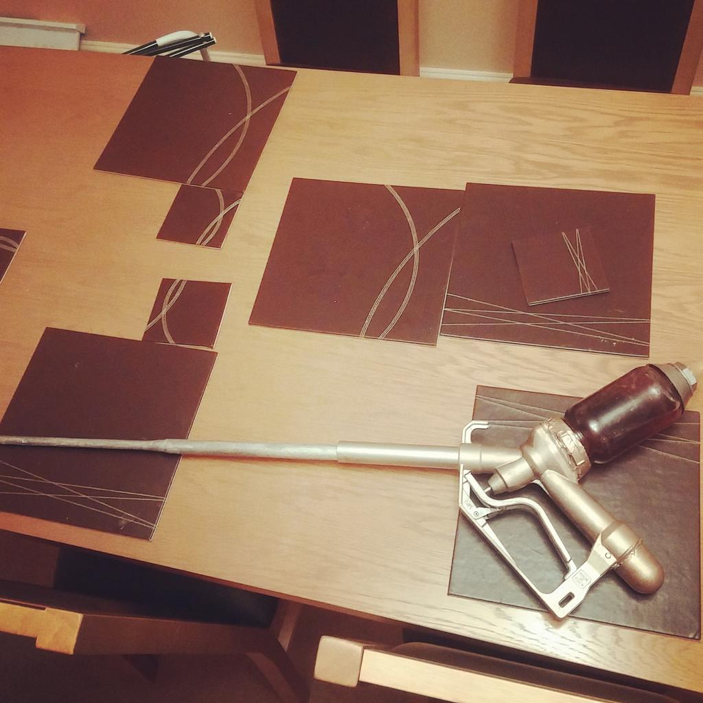 Stupot626's tweet photo. @2K @2K_UK @IGLevine @IrrationalGames nearly finishd lil sis syringe #bioshock #littlesister #cosplay #wouldyoukindly http://t.co/6TUv49MyI8