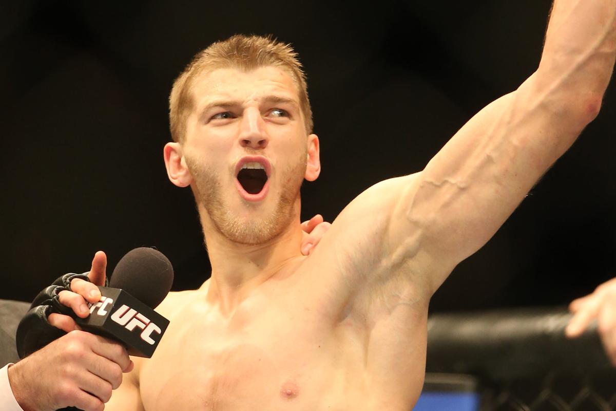 Kiwi UFC fighter <a href="/danthehangman/">Dan Hangman Hooker</a> out to give Yair Rodriguez a 'reality check' at #UFC192: ow.ly/QAQ43