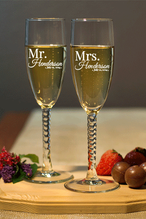 How perfect are these toasting flutes??!? Get yours online now at CheapFavorShop.com #toast #bigday