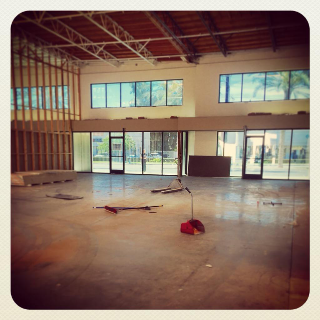 ThompsonBrewing's tweet image. Inside our new brewery and eatery!  #blankcanvas #love2create #thompsonbrewingco