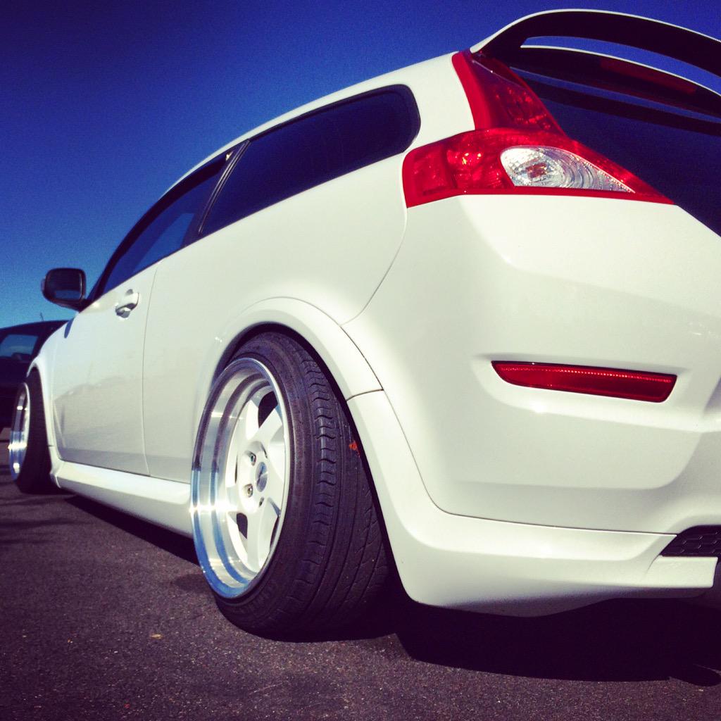 Popbangcolour's tweet image. The @PolestarRace powered @VolvoCarUK V60 @Popbangcolour #testcar doesn't quite have the camber of @kfp5 's C30...