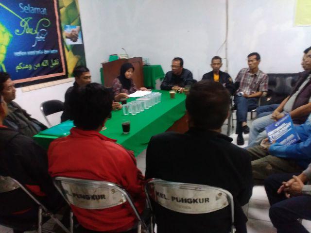 BandungPungkur's tweet photo. Rapat PIPPK bersama para RW, LPM, KarangTaruna se Kel. Pungkur http://t.co/qKQIGgZIEA