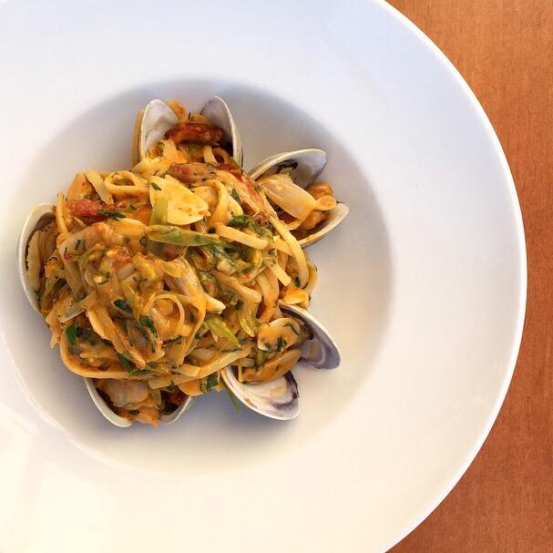 OsteriaMozza's tweet image. Salty bits of pancetta swirled w/ spicy Fresno chiles, garlic, white wine and little neck clams. #SummerPasta