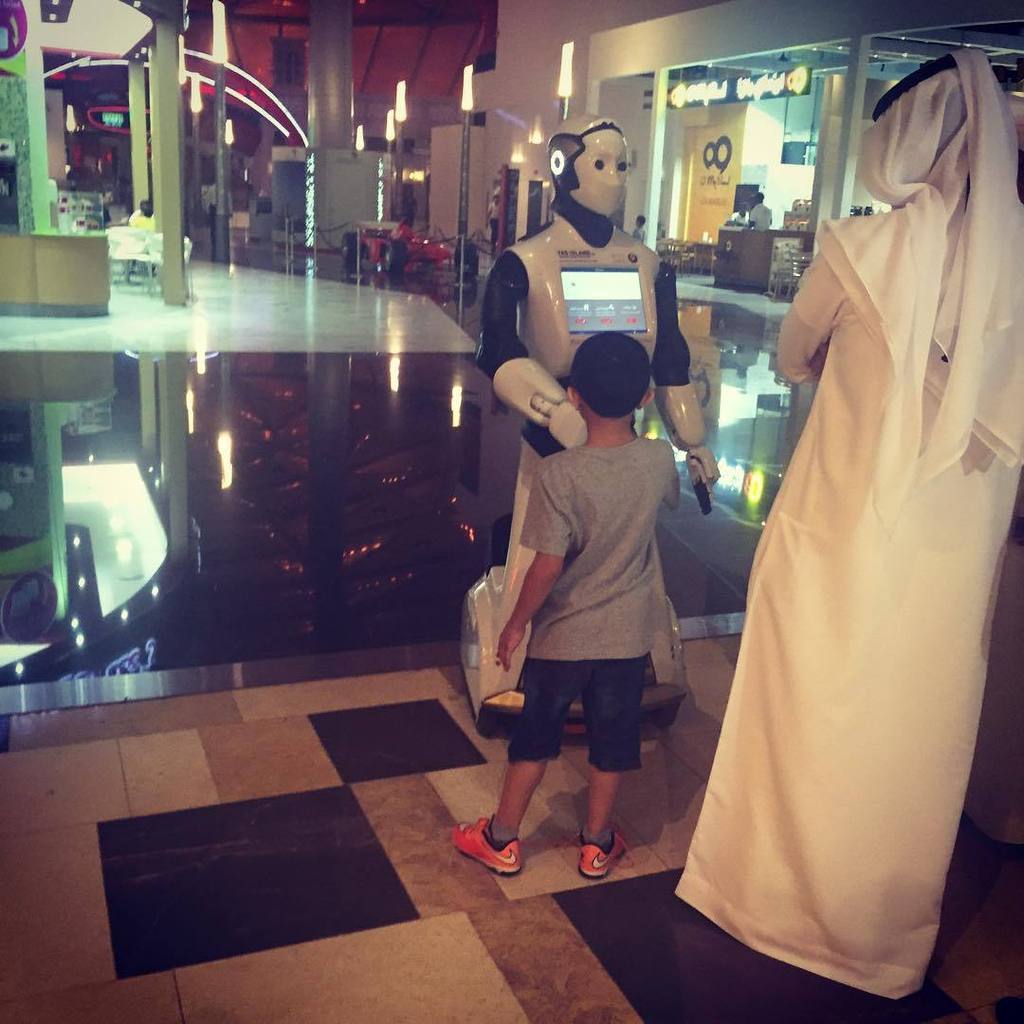 Otherbots's tweet image. #palrobotics #reem #robot #inabudhabi 👽🔩🇦🇪 by ib_voip