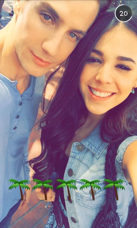 SillerChile's tweet photo. Aquí estamos a la espera de ver @quienesquienTV con el galán mas guapo @eugenio_siller x @Telemundo #QuienEsQuien 😍😍 http://t.co/U5GEyfUPGN
