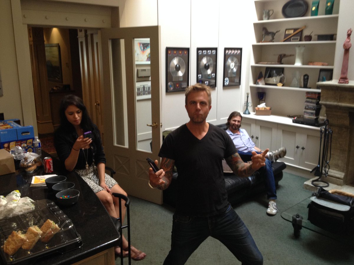 MadluckyMusic's tweet photo. Day 3 #SACSongworks Vancouver! @songwritersofCA @FACTORCanada @AlomaSteele @WainwrightJesse @phillehmann http://t.co/zXO1VIOCZk