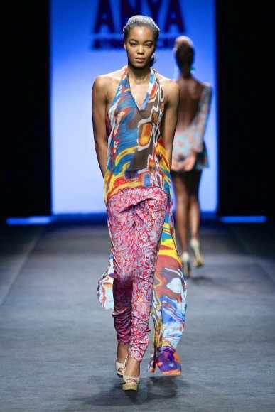 NiaClouden's tweet photo. 2 hours, Emoni are you ready? The world will know my sister. Team #Clouden http://t.co/S99md7TGK0