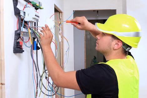 AustraliaEMS's tweet photo. You wouldnt let unregistered elecs wire your house. Why would you let an unregistered para treat yr kids #ParaRegAU http://t.co/yVK02IMVH5